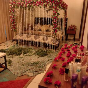 Four-Pillar Jasmine Veil & Red Rose Crown Bed Decor