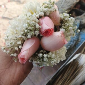 Pink Rose & White Chrysanthemum Luxe Gajray with imported baby breath
