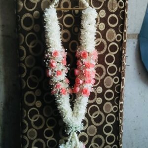 pink and white daisy haar with babay breath [ garland]