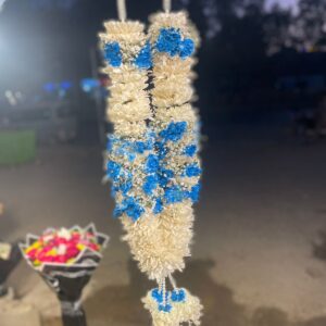 Blue and white daizy haar Garland